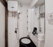 In-room Bathroom 4 Homey and Simple Studio Apartment at Sky House BSD By Travelio