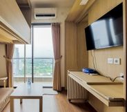 Common Space 2 Homey and Simple Studio Apartment at Sky House BSD By Travelio