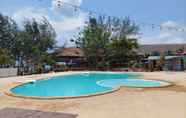 Kolam Renang 7 Maxivic Beach Resort