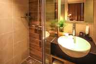 In-room Bathroom L'amant de Hanoi Hotel