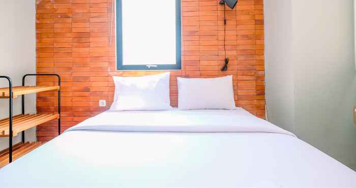 Kamar Tidur Modern Industrial Style 2BR Apartment Pakubuwono Terrace By Travelio