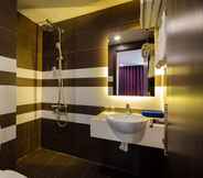 In-room Bathroom 5 Morris Hotel Nha Trang