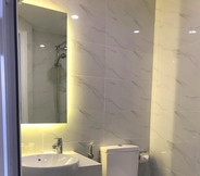 Phòng tắm bên trong 3 Morris Hotel Nha Trang