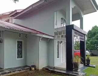 Bên ngoài 2 Zazadior Residence Syariah near Pantai Padang Mitra RedDoorz