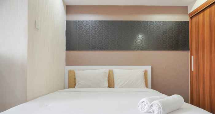 Kamar Tidur Comfy and Nice Studio at Kebagusan City Apartment By Travelio