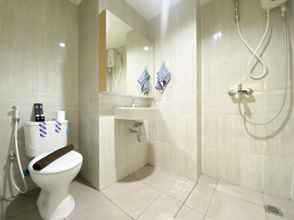 Phòng tắm bên trong 4 Best Deal and Homey Studio at Vasanta Innopark Apartment By Travelio