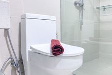 客房浴室 Comfort Stay 2BR Apartment at Daan Mogot City By Travelio