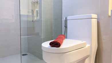 In-room Bathroom 4 Comfy and Brand New Studio at Daan Mogot City Apartment By Travelio