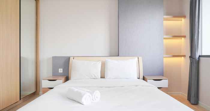 Kamar Tidur Comfy and Brand New Studio at Daan Mogot City Apartment By Travelio