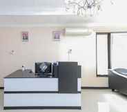 Lobby 4 Urbanview Roemah Tebet by RedDoorz