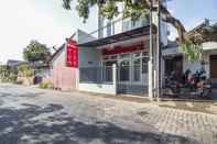 Bangunan RedDoorz near Condongcatur Bus Station