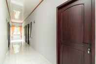 Lobi RedDoorz Plus near Jungleland Sentul