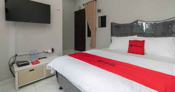 Others RedDoorz Plus near Jungleland Sentul