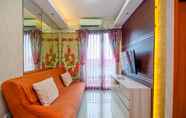 Ruang untuk Umum 3 Comfort and Nice 2BR Apartment at Woodland Park Residence By Travelio