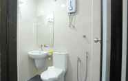 Toilet Kamar 7 The Starion Hotel