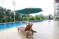 Kolam Renang Simply Look and Best Deal Studio Transpark Cibubur Apartment By Travelio