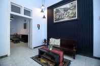 Lobby RedDoorz Near Stasiun Lawang