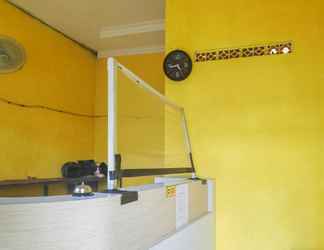 Lobby 2 De Luck Homestay near Alun Alun Sidoarjo Mitra RedDoorz