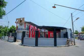 Bên ngoài 4 RedDoorz Syariah near Alun Alun Tegal