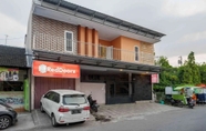 Exterior 6 RedDoorz Syariah near RS Mitra Keluarga Tegal