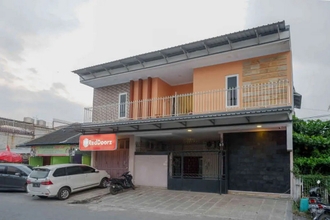 Exterior 4 RedDoorz Syariah near RS Mitra Keluarga Tegal