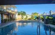Swimming Pool 3 Rooms R Us - Villa Elsie Resort
