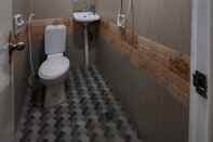In-room Bathroom Rooms R Us - Villa Elsie Resort