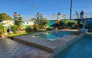 Swimming Pool 2 Rooms R Us - Villa Elsie Resort
