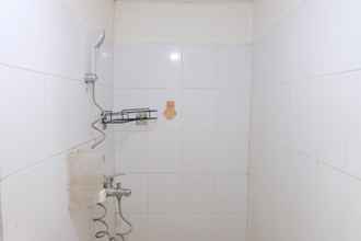 Toilet Kamar 4 Best Choice Studio Apartment at Jarrdin Cihampelas By Travelio