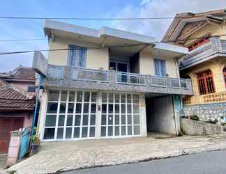 Bangunan 2 Homestay Srikandi Syariah Dieng RedPartner