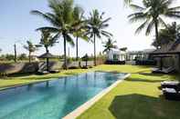 Kolam Renang Black Beach Villa by Nakula