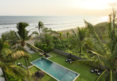 Exterior 2 Black Beach Villa - Absolute Beachfront