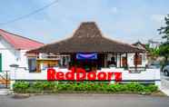 Exterior 7 RedDoorz Syariah @ Ndalem Kembang Sore Yogyakarta