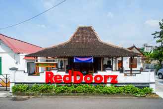 Exterior 4 RedDoorz Syariah @ Ndalem Kembang Sore Yogyakarta