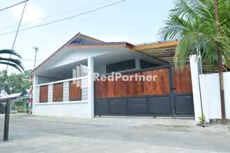 Bên ngoài 4 Pringgading Surf Camp Mitra RedDoorz