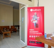 Lobi 2 RedDoorz @ Jalan Raya Kaliwungu Selatan. Kendal