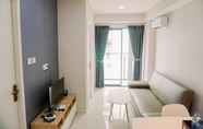 Common Space 2 Comfort 1BR Apartment with Working Room at Daan Mogot City By Travelio