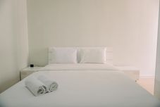 卧室 Comfort 1BR Apartment with Working Room at Daan Mogot City By Travelio