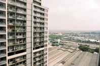 Bangunan Comfort 1BR Apartment with Working Room at Daan Mogot City By Travelio