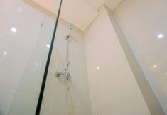 Bilik Mandi dalam Bilik 4 Comfort 1BR Apartment with Working Room at Daan Mogot City By Travelio