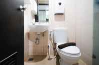 Toilet Kamar Homey Studio Apartment at Tamansari Papilio By Travelio