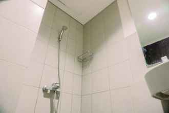 In-room Bathroom 4 Modern Look Studio Apartment Bintaro Icon By Travelio