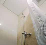 In-room Bathroom 3 Stunning Studio Apartment Transpark Bintaro By Travelio