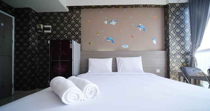 Kamar Tidur Tidy and Clean Studio at Taman Melati Surabaya Apartment By Travelio