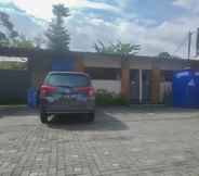 Exterior 4 Kedai Oma Mitra RedDoorz