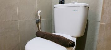 客房内浴室 5 Best Choice 2BR at Taman Melati Jatinangor Apartment By Travelio