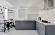 Ruang untuk Umum 5 Elegant and Spacious 3BR Loft at Kingland Avenue Apartment By Travelio