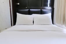 卧室 Cozy and Homey 2BR Apartment at Tamansari Panoramic By Travelio