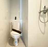 In-room Bathroom 3 Cozy Stay Studio Apartment at Tamansari Mahogany Karawang By Travelio