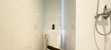 In-room Bathroom 3 Cozy Stay Studio Apartment at Tamansari Mahogany Karawang By Travelio